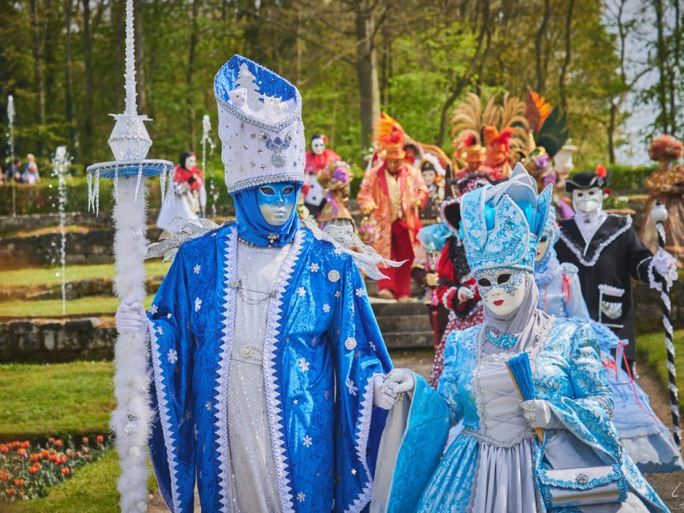 Les costumes de Venie aux jardins d’annevoie 2017 – 100 mm – Les costumes de Venise aux jardins d annevoie 2017 NIKON D800E 100 mm 6.32040 – avr. 30 2017 – NIKON D800E