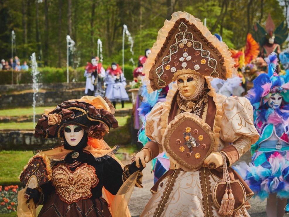 Les costumes de Venie aux jardins d’annevoie 2017 – 105 mm – Les costumes de Venise aux jardins d annevoie 2017 NIKON D800E 105 mm 6.32065 – avr. 30 2017 – NIKON D800E