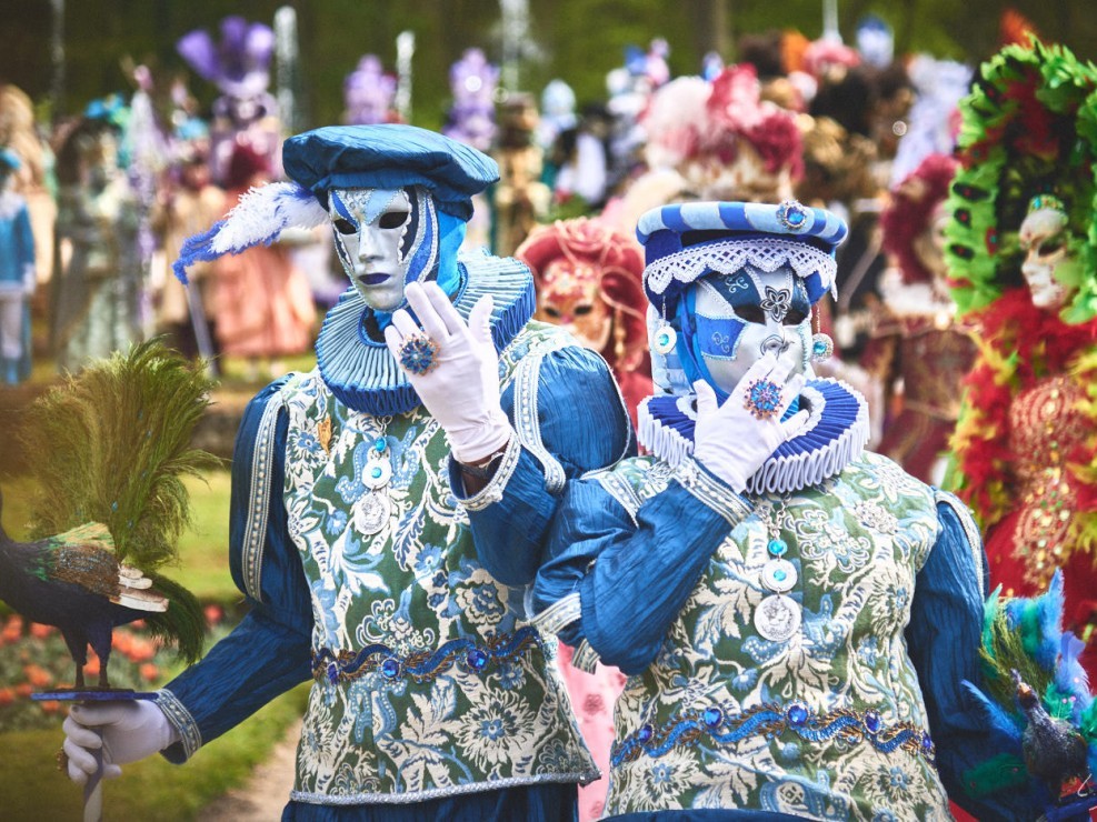 Les costumes de Venie aux jardins d’annevoie 2017 – 120 mm – Les costumes de Venise aux jardins d annevoie 2017 NIKON D800E 120 mm 42179 – avr. 30 2017 – NIKON D800E