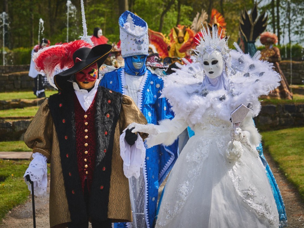 Les costumes de Venie aux jardins d’annevoie 2017 – 120 mm – Les costumes de Venise aux jardins d annevoie 2017 NIKON D800E 120 mm 6.32046 – avr. 30 2017 – NIKON D800E